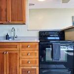 Ocean View 1 Bedroom Corner Unit Steps To Waikiki Beach