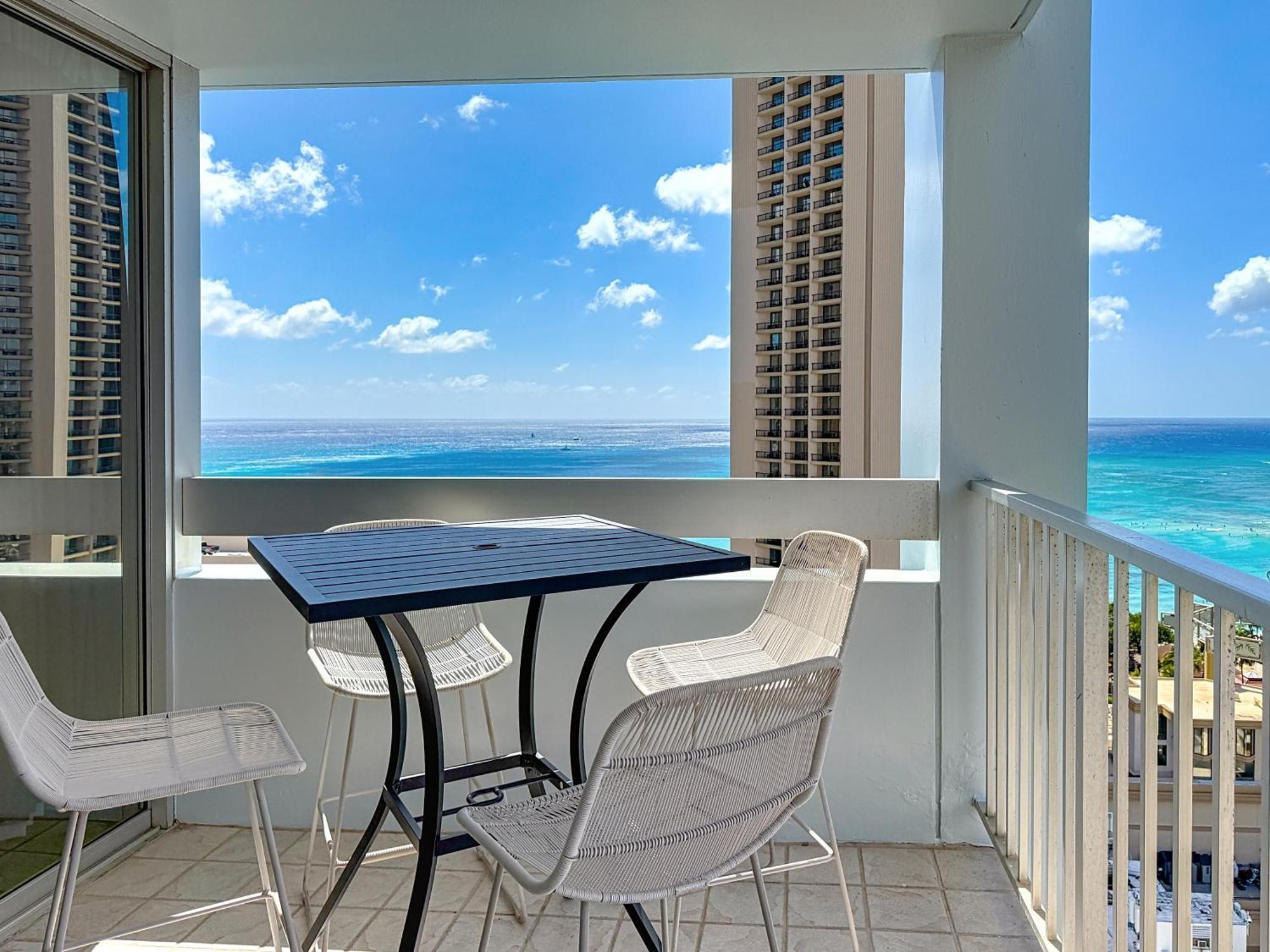 Ocean View 1 Bedroom Corner Unit Steps To Waikiki *