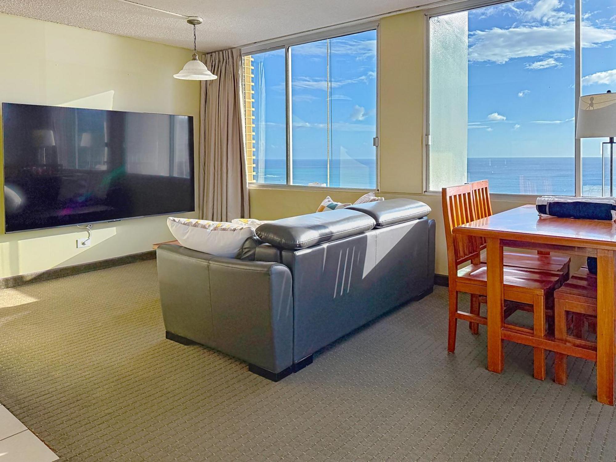 Ocean View 1 Bedroom Corner Unit Steps To Waikiki Apartment